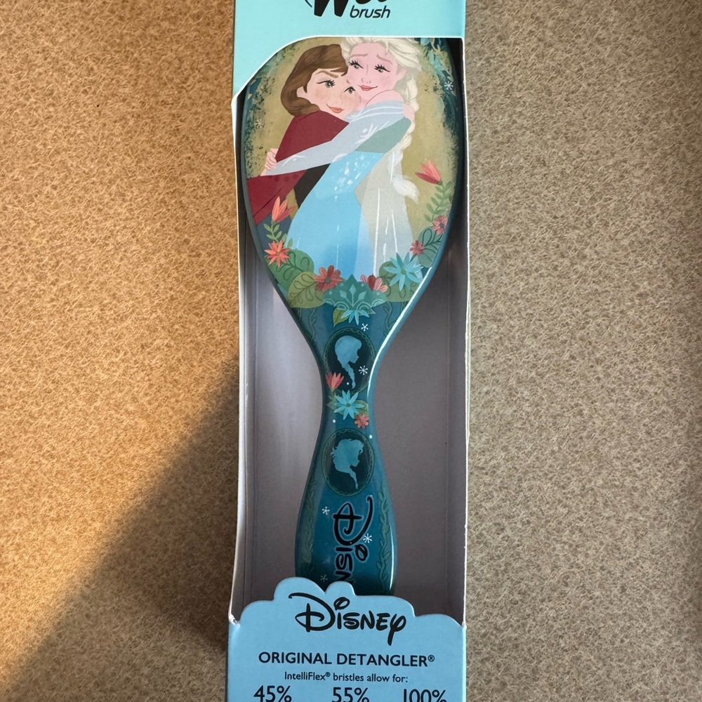 Wet Detangler Hair Brush Frozen Sisters (Anna and Elsa) Hugging NIB collector